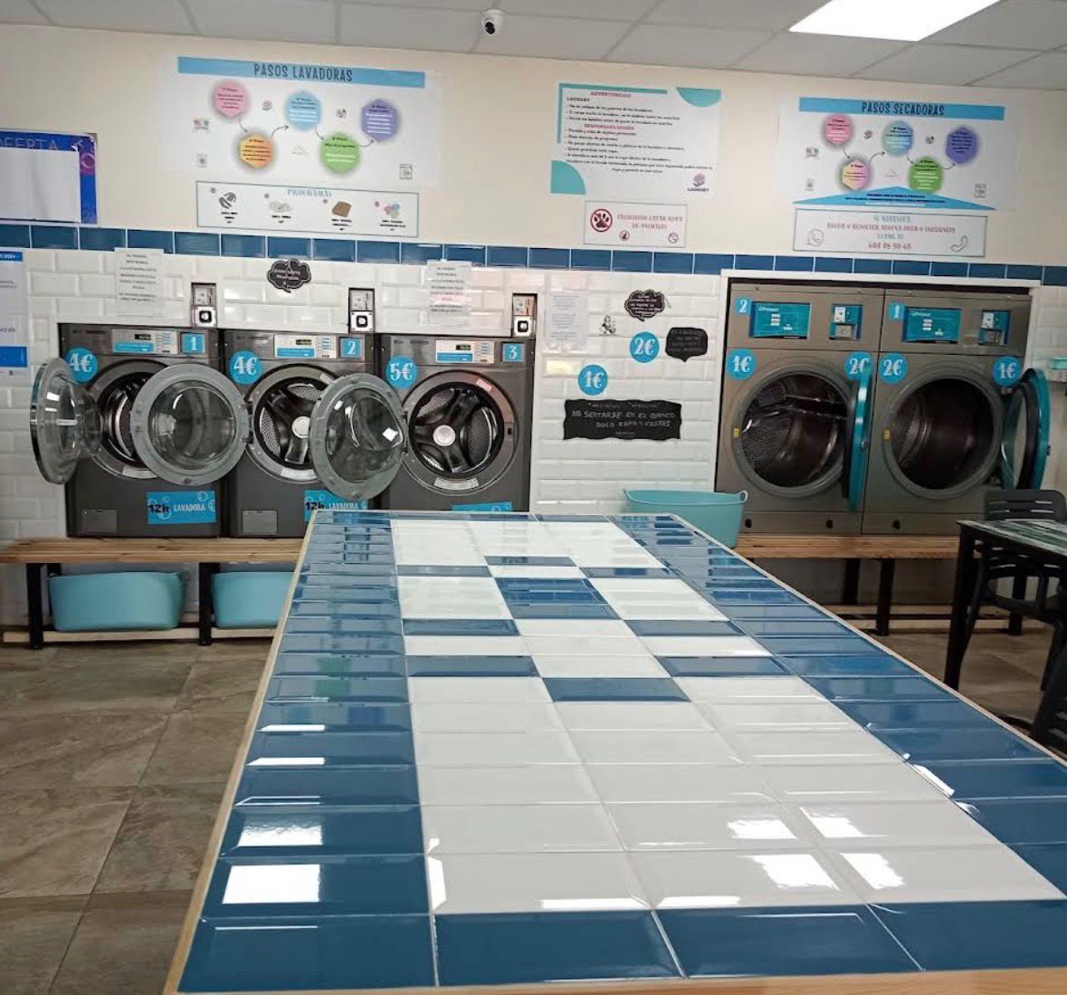 Lavanderia autoservicio The Laundry en Cerceda (A Coruña) equipada con LG
